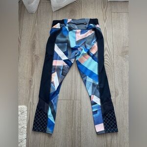 Athleta Electric Geo Sonar Capri Leggings